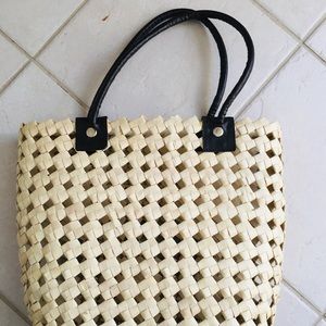 Wicker tote bag with leather handle